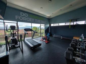 Se alquila casa con patio en condominio de San Antonio Escazú 26-354