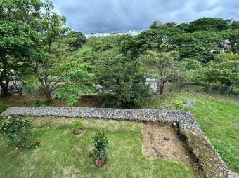 Se vende espaciosa propiedad de lujo en condominio de Heredia 25-627