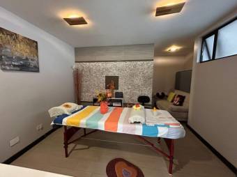 Se vende espaciosa propiedad de lujo en condominio de Heredia 25-627