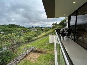 Se vende espaciosa propiedad de lujo en condominio de Heredia 25-627