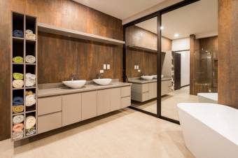 Se vende espaciosa propiedad de lujo en condominio de Heredia 25-627