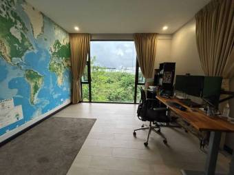 Se vende espaciosa propiedad de lujo en condominio de Heredia 25-627