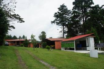 Se venden 2 casas con amplio lote de 2,600m2 en San Rafael Heredia 25-1038