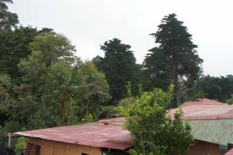 Se venden 2 casas con amplio lote de 2,600m2 en San Rafael Heredia 25-1038