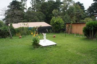 Se venden 2 casas con amplio lote de 2,600m2 en San Rafael Heredia 25-1038