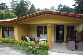 Se venden 2 casas con amplio lote de 2,600m2 en San Rafael Heredia 25-1038
