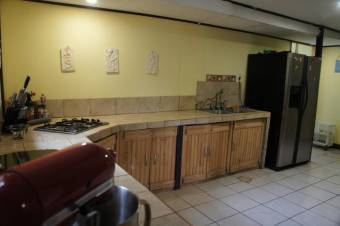 Se venden 2 casas con amplio lote de 2,600m2 en San Rafael Heredia 25-1038