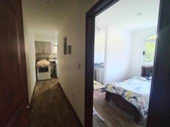 Se vende casa con amplio lote en Residencial de Guachipelín Escazú 25-1481 