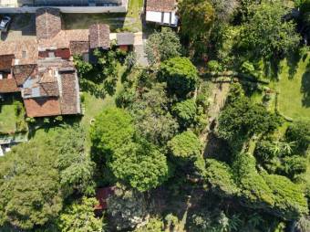 Se vende amplio lote de 3,177m2 en Santa Rosa Heredia 24-404