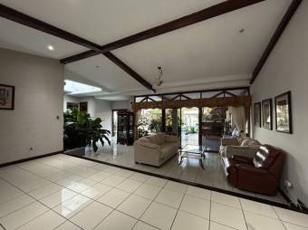 Se vende moderna quinta con piscina en Colon de Mora 24-901