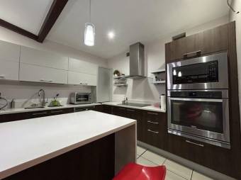 Se vende moderna quinta con piscina en Colon de Mora 24-901