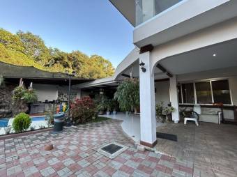 Se vende moderna quinta con piscina en Colon de Mora 24-901