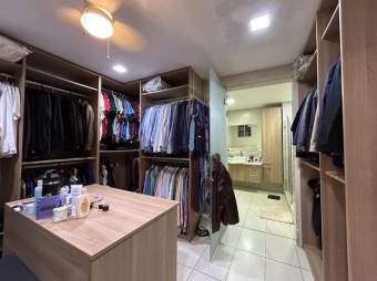 Se vende moderna quinta con piscina en Colon de Mora 24-901