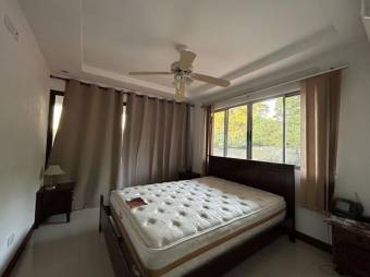 Se vende moderna quinta con piscina en Colon de Mora 24-901