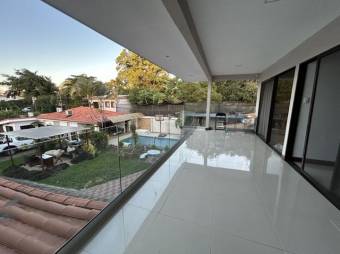 Se vende moderna quinta con piscina en Colon de Mora 24-901