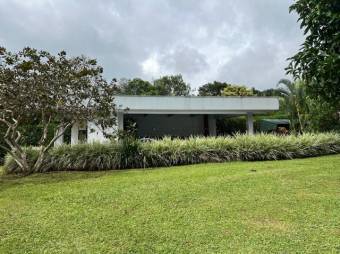 Se vende casa casa con lote de 7,011m2 en San Pedro de Barva 25-462