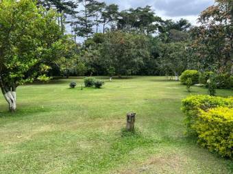 Se vende casa casa con lote de 7,011m2 en San Pedro de Barva 25-462