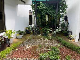 Se vende casa casa con lote de 7,011m2 en San Pedro de Barva 25-462