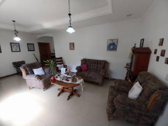 Se vende espaciosa casa con lote de 2.042m2 en Salitral Santa Ana 23-1553