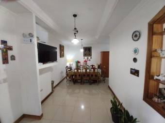 Se vende espaciosa casa con lote de 2.042m2 en Salitral Santa Ana 23-1553