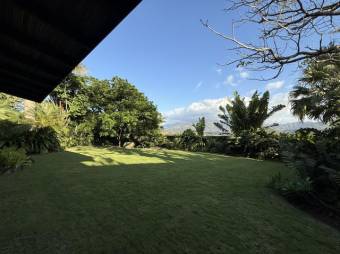 Se vende casa con patio y terraza en condominio de Guácima Alajuela 25-1198