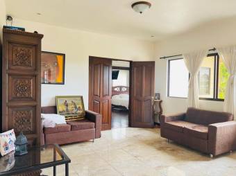 Se vende espaciosa casa con amplio lote en Vazquez de Coronado 25-1283