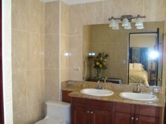 VENTA DE APARTAMENTO AMOBLADO, ESCAZU, SAN RAFAEL, CONDOMINIO VALLE ARRIBA 