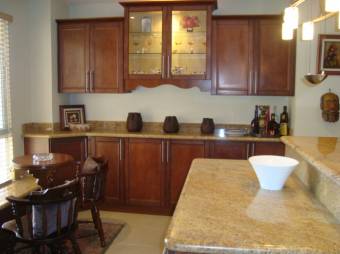 VENTA DE APARTAMENTO AMOBLADO, ESCAZU, SAN RAFAEL, CONDOMINIO VALLE ARRIBA 