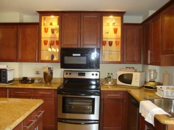 VENTA DE APARTAMENTO AMOBLADO, ESCAZU, SAN RAFAEL, CONDOMINIO VALLE ARRIBA 