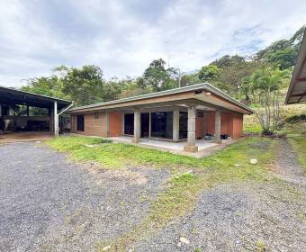 Mixed-use property for sale in Tacares de Grecia. Well-foreclosed bank transfer.