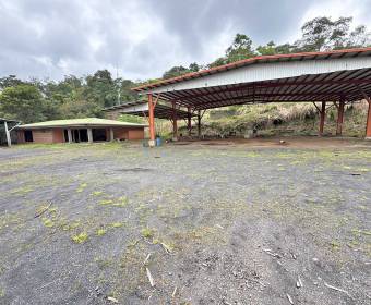 Mixed-use property for sale in Tacares de Grecia. Well-foreclosed bank transfer.