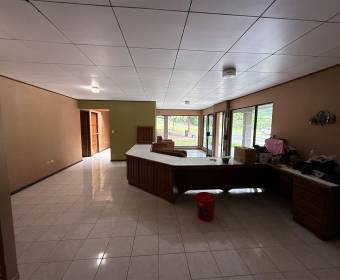 Mixed-use property for sale in Tacares de Grecia. Well-foreclosed bank transfer.