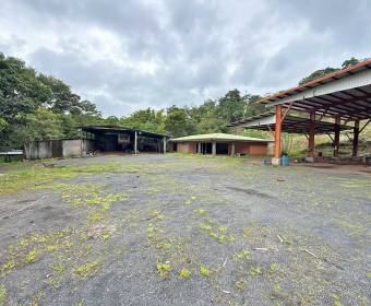 Mixed-use property for sale in Tacares de Grecia. Well-foreclosed bank transfer.