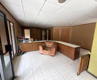 Mixed-use property for sale in Tacares de Grecia. Well-foreclosed bank transfer.