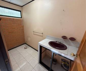 Mixed-use property for sale in Tacares de Grecia. Well-foreclosed bank transfer.