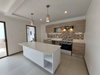 Se alquila casa con patio en condominio de San Antonio Escazú 26-354 Se alquila casa con patio en condominio de San Antonio Escazú 26-354