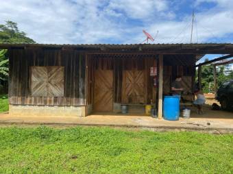 Se vende amplia finca de 8.8 hectáreas en Cureña de Heredia 26-173 