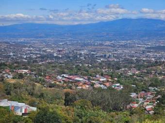 Se vende amplio lote de 7,700m2 en San Antonio de Escazú 25-912