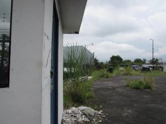 Se vende amplio lote con uso mixto en Zapote San José 23-1313