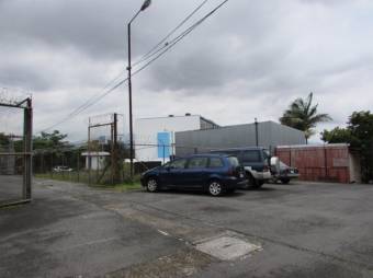Se vende amplio lote con uso mixto en Zapote San José 23-1313