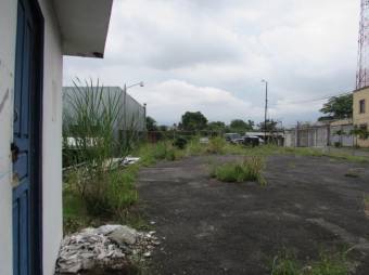 Se vende amplio lote con uso mixto en Zapote San José 23-1313