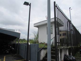 Se vende amplio lote con uso mixto en Zapote San José 23-1313