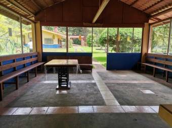 Se vende amplia finca de 1 hectárea en Santa Barbara Heredia 23-1488