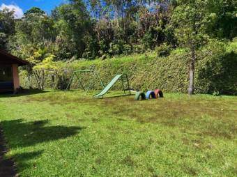 Se vende amplia finca de 1 hectárea en Santa Barbara Heredia 23-1488