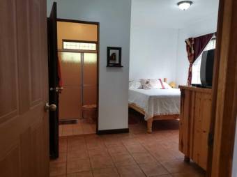 Se vende amplia finca de 1 hectárea en Santa Barbara Heredia 23-1488