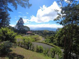 Se vende amplia finca de 1 hectárea en Santa Barbara Heredia 23-1488