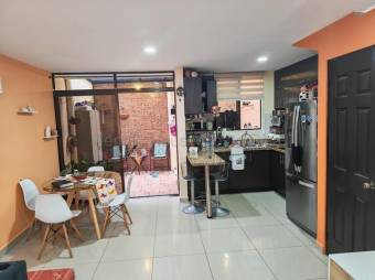 Venta de Casa en Granadilla de Curridabat. RAH 27-470