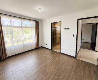 Casa de 2 plantas a la venta en condominio Los Castillos, La Guacima.