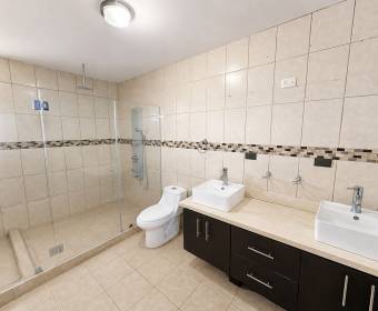Casa de 2 plantas a la venta en condominio Los Castillos, La Guacima.