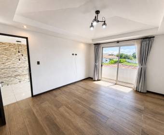 Casa de 2 plantas a la venta en condominio Los Castillos, La Guacima.